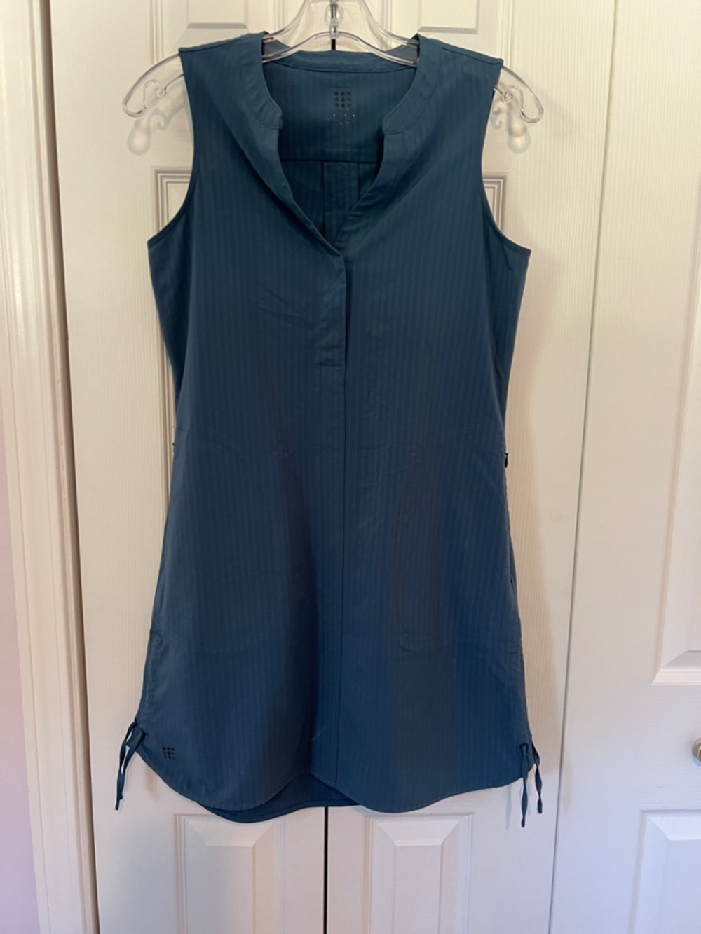 Sleeveless Teal Shirt Dress Top - Women's Teal Tunic. Zipper pockets